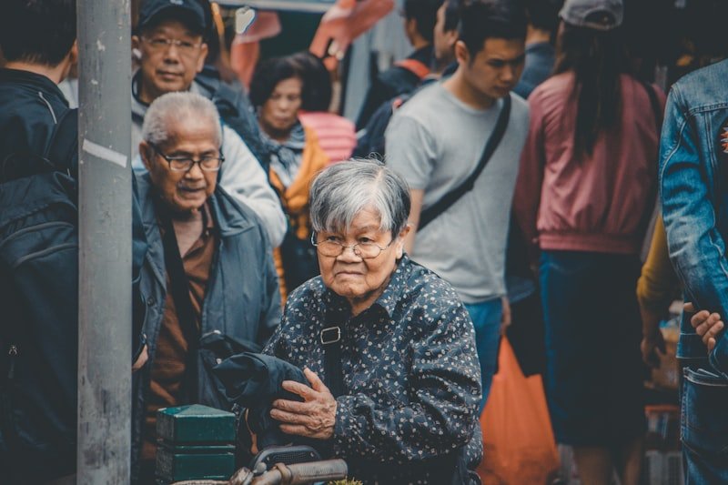 woman wearing black dress shirt